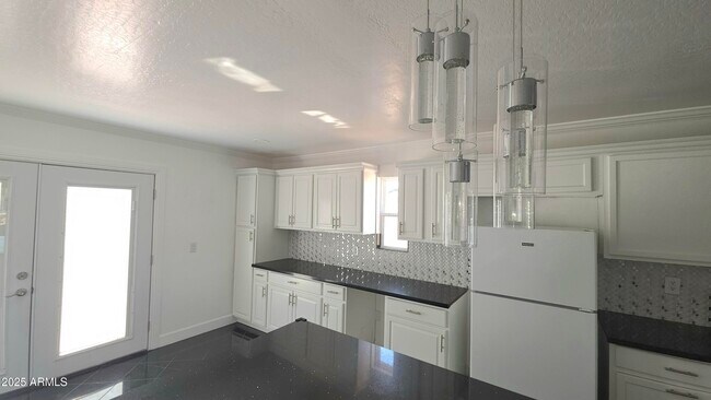 Building Photo - 1541 S 230th Ave