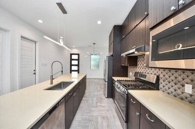 Building Photo - 1703 Cedrocanna Ln