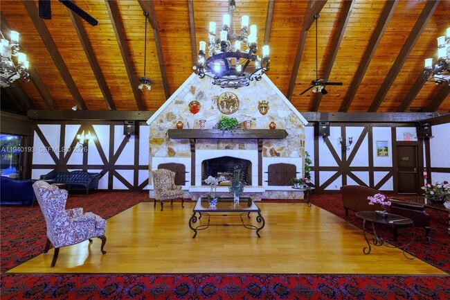 Building Photo - 3760 Inverrary Dr