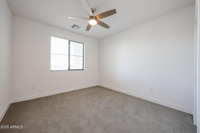 Building Photo - 2511 W Queen Creek Rd