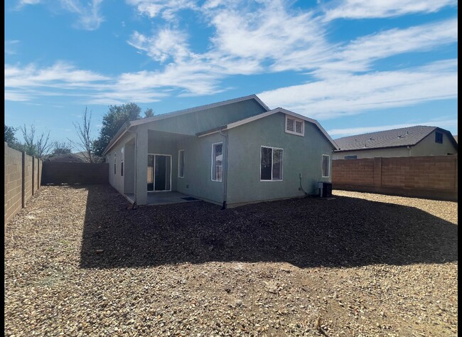 Building Photo - Charming 3-Bedroom, 2-Bath Home with 2-Car...