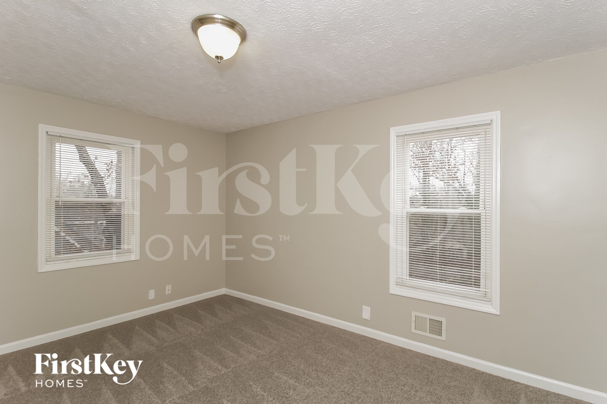 Building Photo - 289 Angla Dr SE