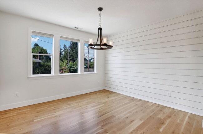 Building Photo - DESIRABLE CRESTON-KENILWORTH / CORNER LOT, LUXURY 4 BEDROOM, TWO EN-SUITES W/FULL BATHS