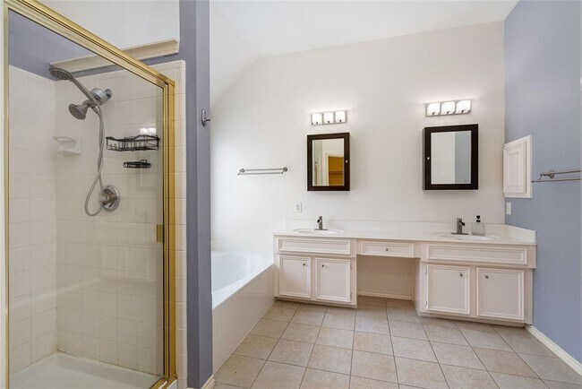 Building Photo - 21506 Willow Glade Dr