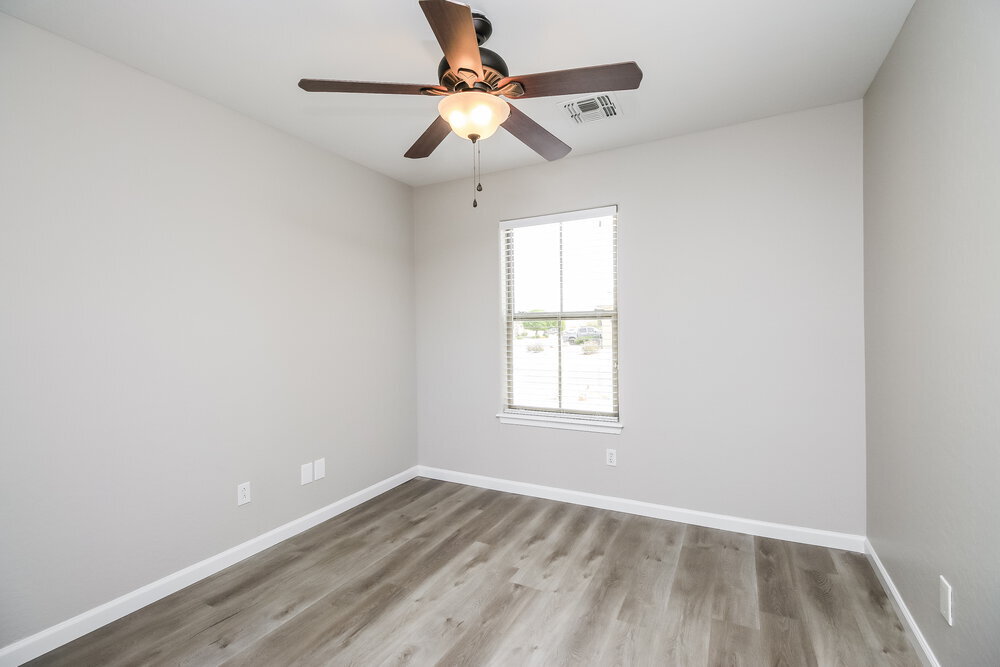 Building Photo - 32830 N Sandstone Dr