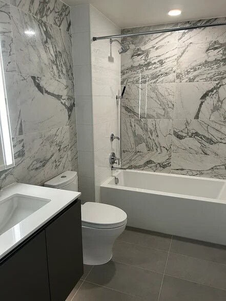 Building Photo - 2510 6th Ave