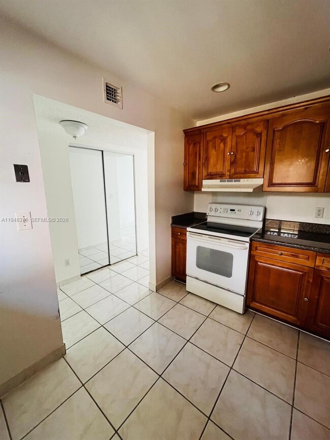 Building Photo - 724 NE 4th St