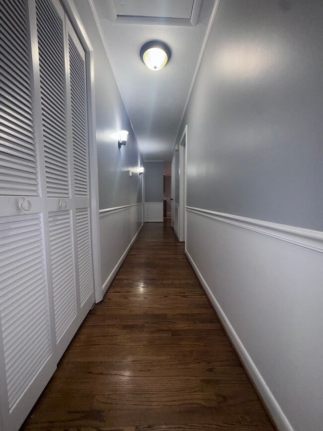 Building Photo - 302 11th St NE