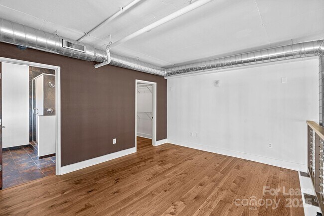 Building Photo - 715 N Graham St