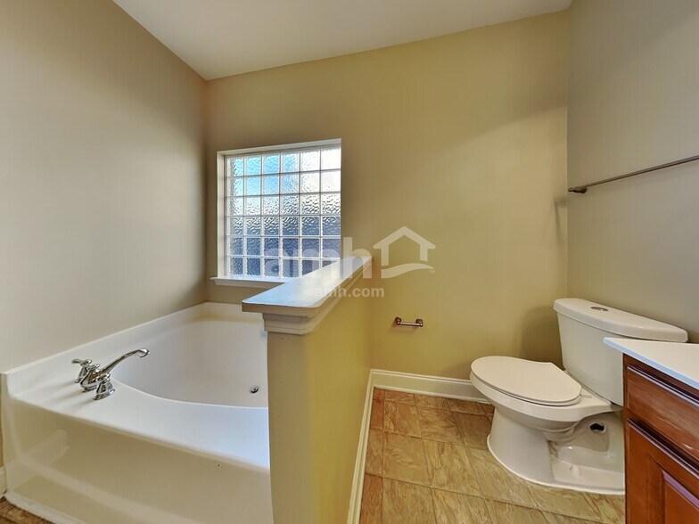 Building Photo - 147 Scottish Ave