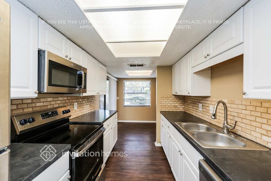 Building Photo - 23610 Downs Pl