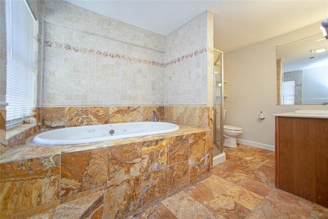 Building Photo - 6905 Palestine St