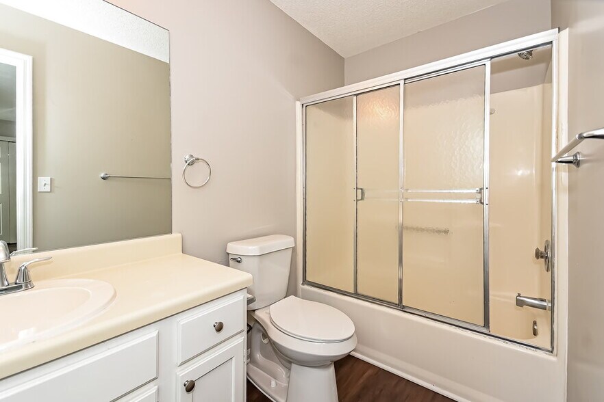 Building Photo - 3003 Springview Pl