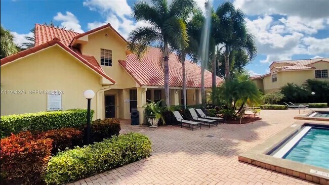 Building Photo - 1261 SW 46th Ave