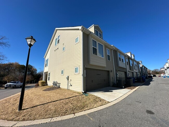 Building Photo - 1404 Winding Stream Rd