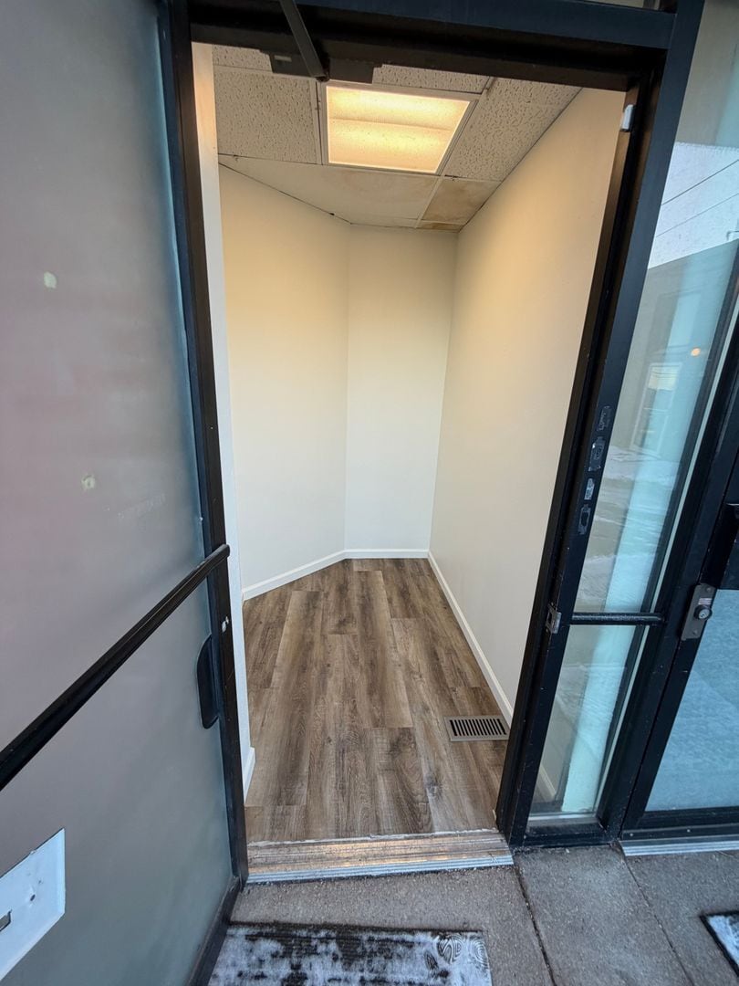 Building Photo - 17A N Main St