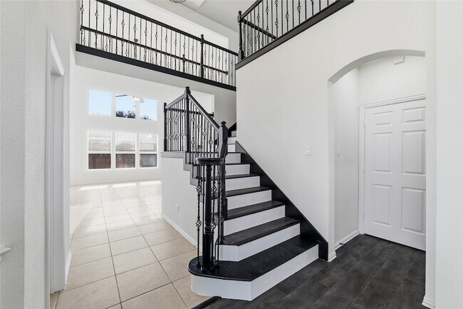 Building Photo - 412 Cypress Hill Dr