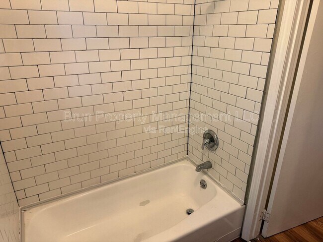 Building Photo - 5540 N Broadway St