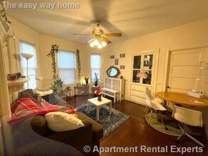 Building Photo - 158 River St