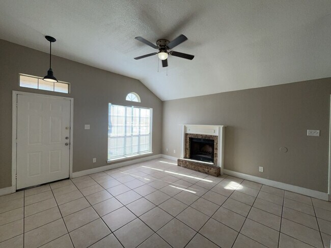 Building Photo - 709 Lisa Ln