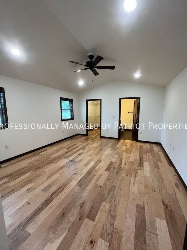 Building Photo - 245 Alyssa St