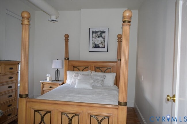 Building Photo - 422 W Clay St