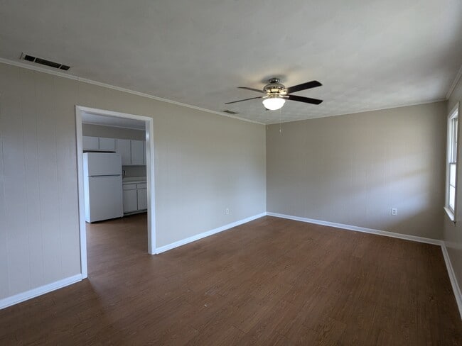 Building Photo - 904 Adams St