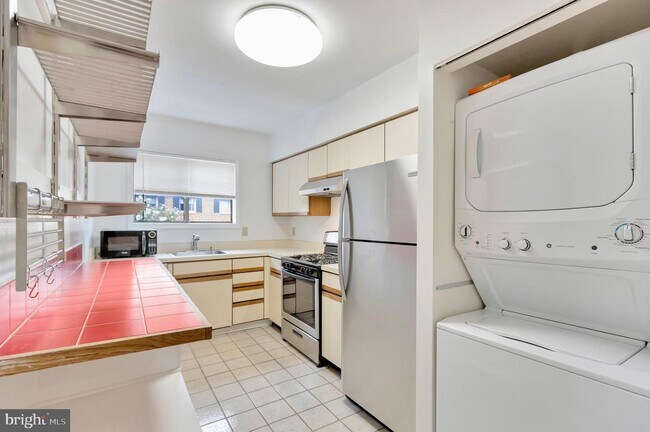 Building Photo - 208 Skyhill Rd