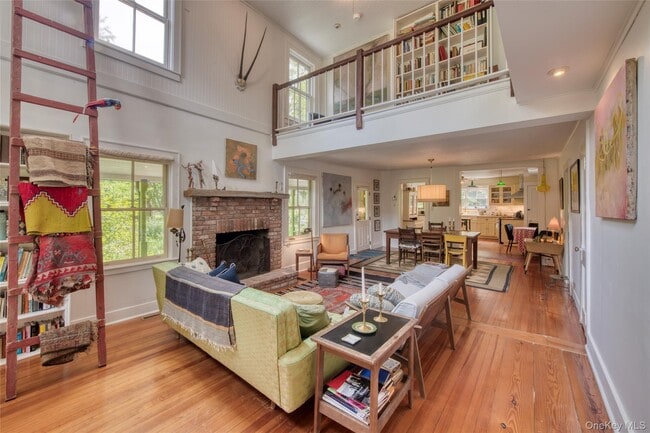 Building Photo - 733 Herricks Ln