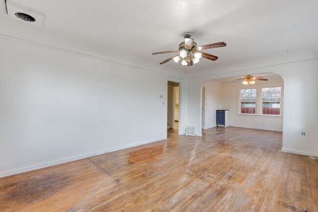 Building Photo - 1137 SE Uglow Ave