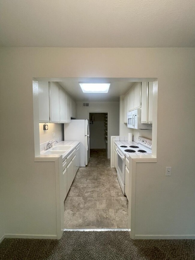 Building Photo - 3316 Brittan Ave