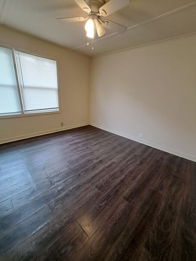 Building Photo - 387 Carver Cir