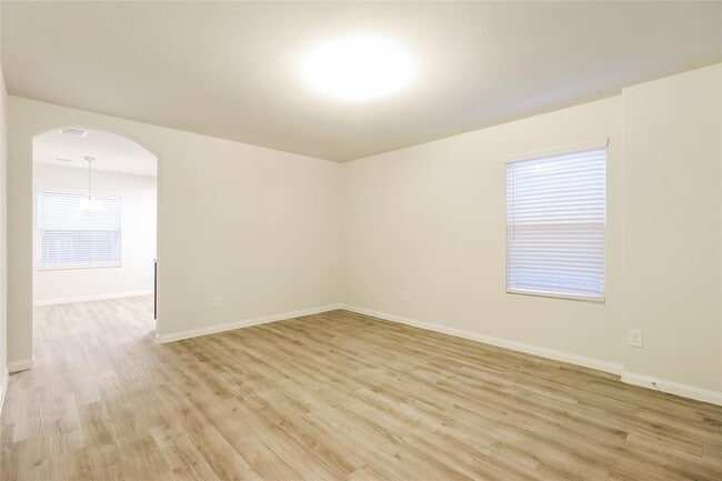 Building Photo - 321 N Meadows Dr