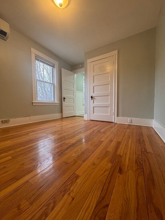 Building Photo - 18 Emerald Ave