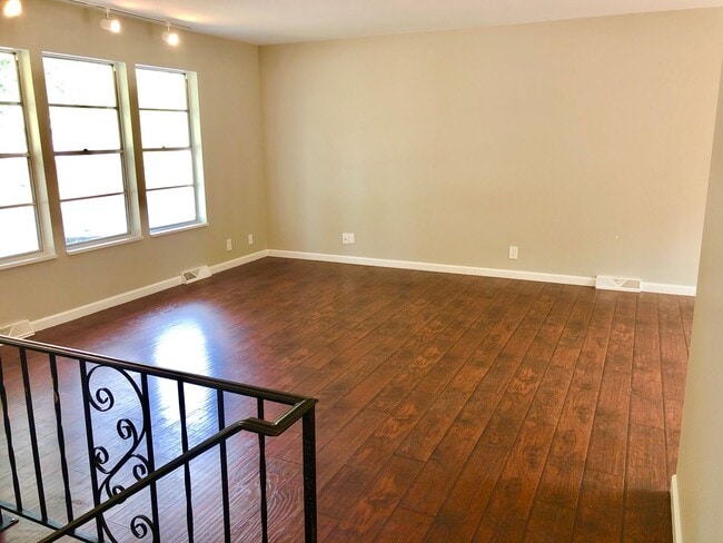 Building Photo - Spacious 4 Bed, 2 Bath House in West Fort ...