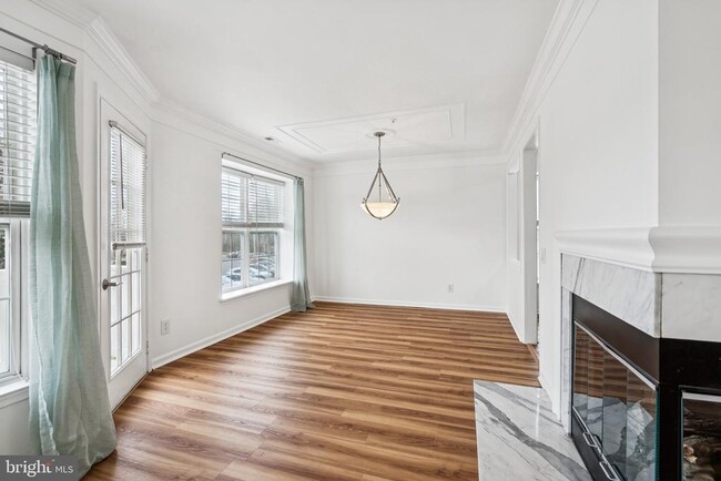 Building Photo - 1010 Crestmont Dr