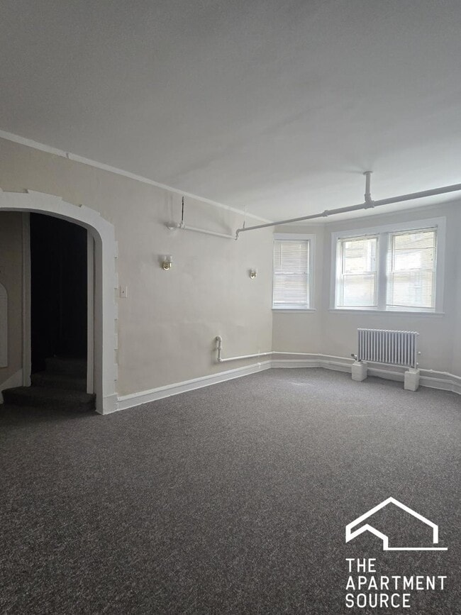 Building Photo - 1806 W Farwell Ave