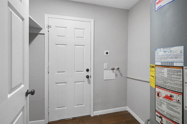 Building Photo - 1925 Ojeman Rd