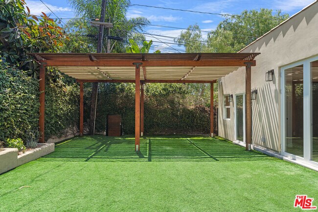 Building Photo - 2347 Parnell Ave