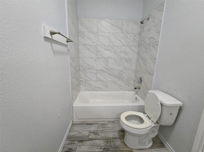 Building Photo - 4410 Larkspur St