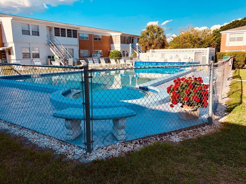 Pool - 4158 Tamiami Trl