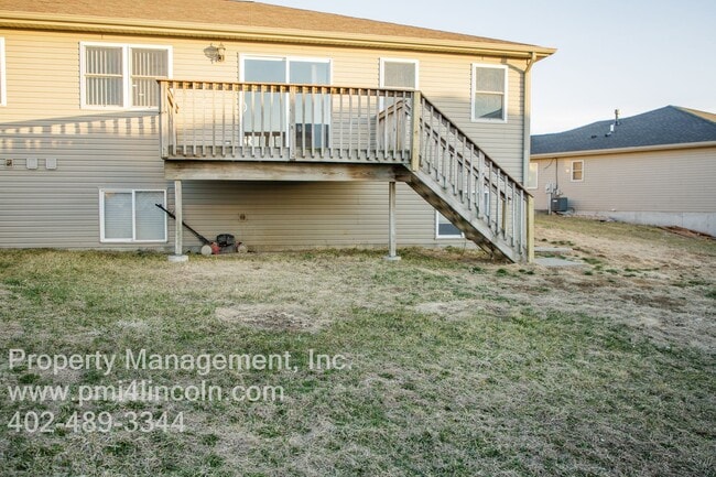 Building Photo - 3 Bedroom 2 Bathroom