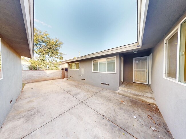 Building Photo - 6180-6182 Mary Lane Dr.