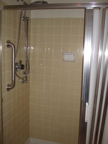 Building Photo - 15300 Wallbrook Ct
