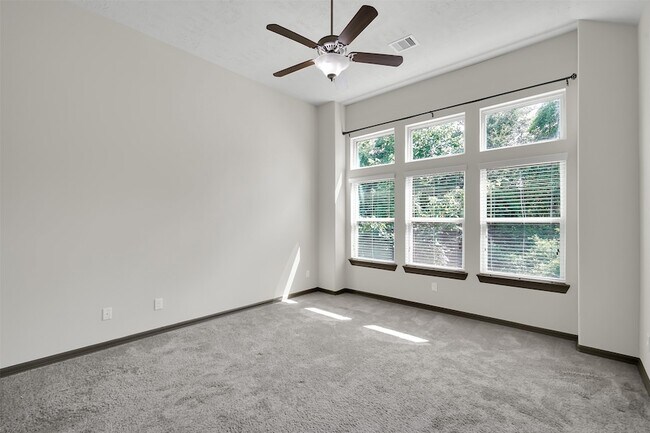 Building Photo - 111 Aventura Pl