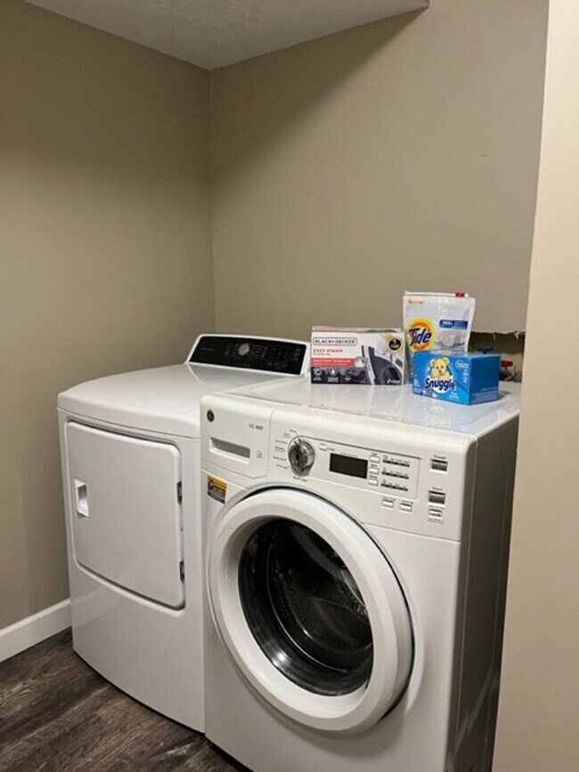 Building Photo - Housing