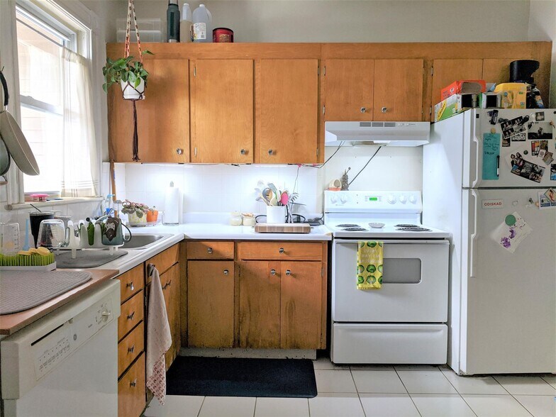 Building Photo - 106 Summer St