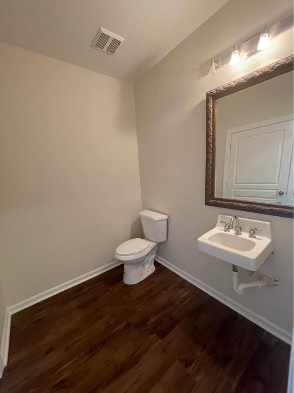 Building Photo - 607 Lady St