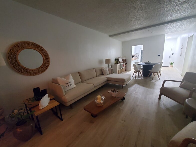 Building Photo - 13105 Ixora Ct
