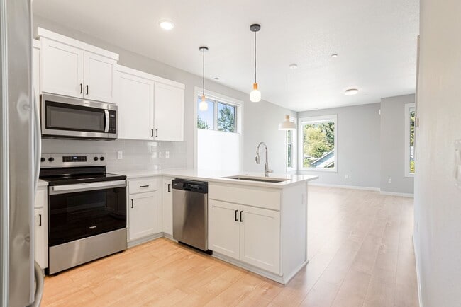 Building Photo - 4 bed, 4 bath Multi-Level Home in Pringle ...